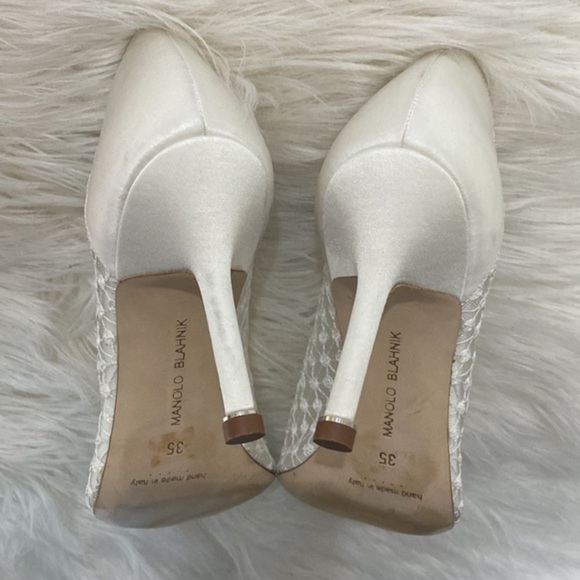 Manolo Blahnik Hangisilace Cream Lace Jewel Buckle pumps size 35EU - Picture 13 of 15